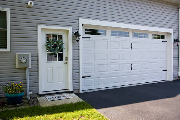24/7 Emergency Garage Door Panel Replacement experts in Macon County County, TN